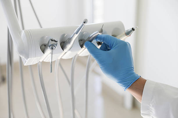 Professional Tooth Extraction technician working in Skyline-Ganipa, NM